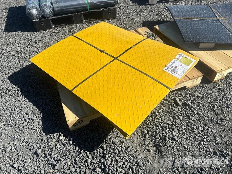  Quantity of (20) 3 ft x 4 ft Yellow Steel Diamond  Montacargas y elevadores de material