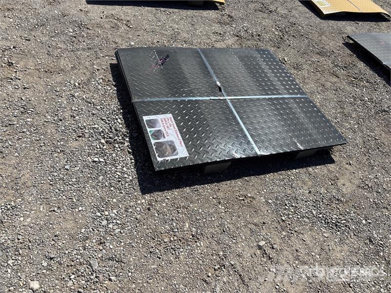 Quantity of (20) 3 ft x 4 ft Black Steel Diamond P Talhas, guinchos e elevadores de materiais