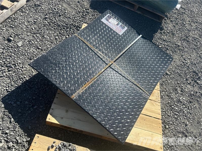Quantity of (20) 3 ft x 4 ft Black Steel Diamond P Verricelli, paranchi e sollevatori per materiali