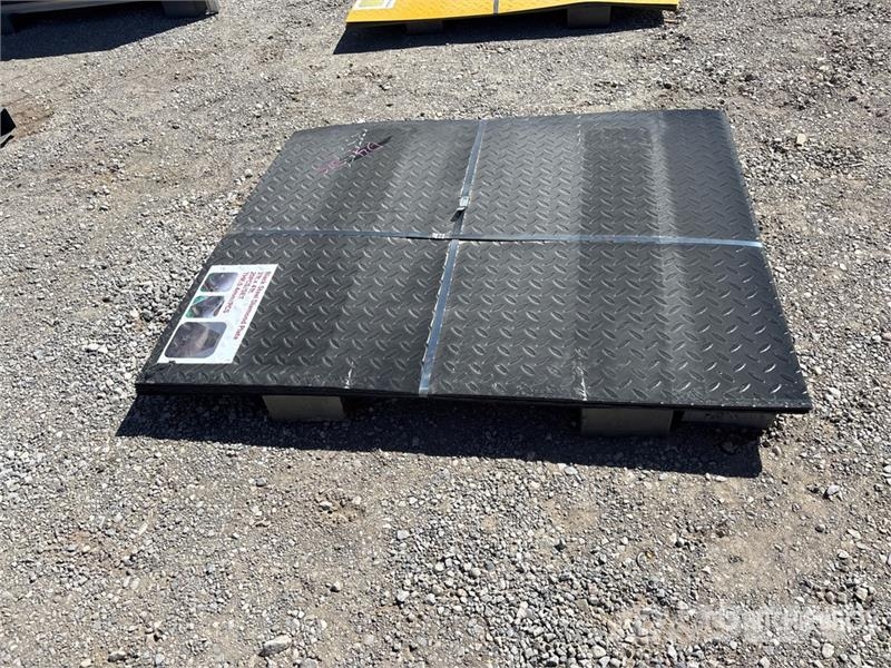 Quantity of (20) 3 ft x 4 ft Black Steel Diamond P Talhas, guinchos e elevadores de materiais