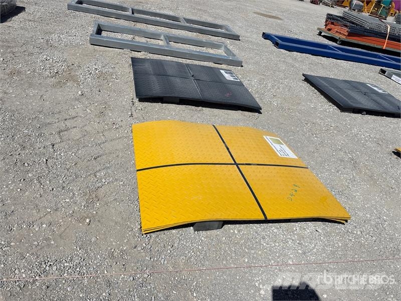 Quantity of (20) 3 ft x 4 ft Yellow Steel Diamond Talhas, guinchos e elevadores de materiais
