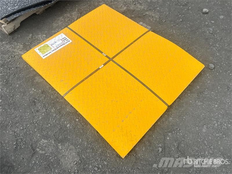 Quantity of (20) 3 Ft x 4 Ft Yellow Steel Diamond Gradbeništvo - drugo