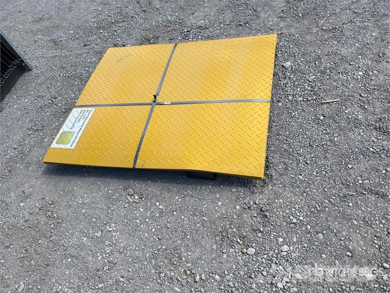 Quantity of (20) 3 ft x 4 ft Yellow Steel Diamond Seilwinden, Bauaufzüge und Lastenaufzüge