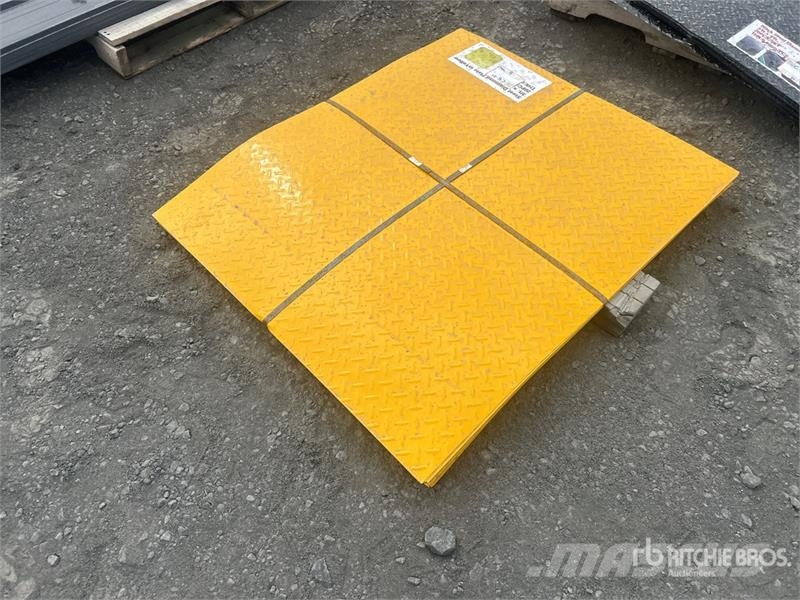 Quantity of (20) 3 Ft x 4 Ft Yellow Steel Diamond Gradbeništvo - drugo