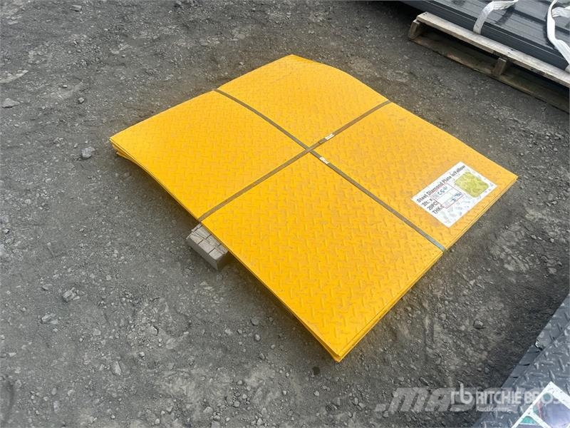Quantity of (20) 3 Ft x 4 Ft Yellow Steel Diamond Gradbeništvo - drugo