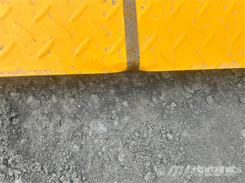 Quantity of (20) 3 Ft x 4 Ft Yellow Steel Diamond Gradbeništvo - drugo