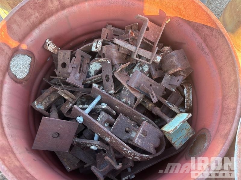 Quantity of 20 Barrels of-Misc Hardware/Ellis Shor Vinssit, nostolaitteet ja materiaalinostimet