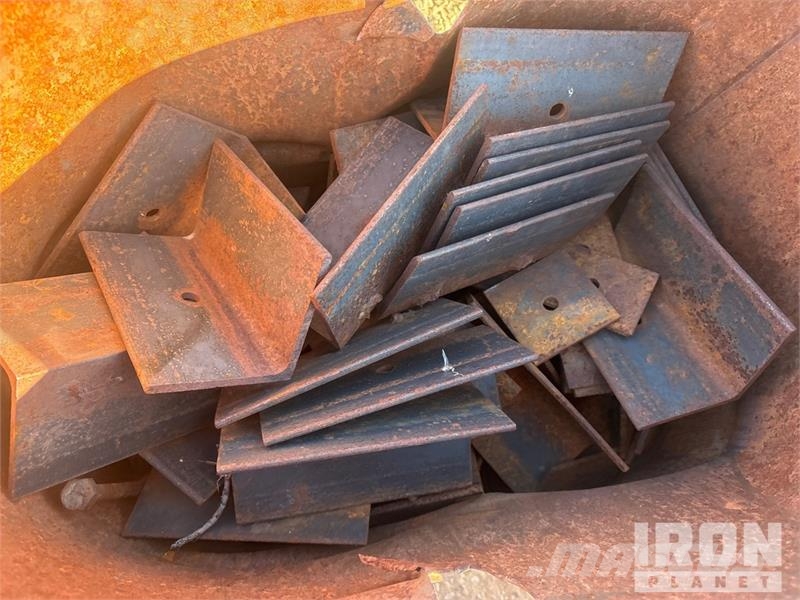 Quantity of 20 Barrels of-Misc Hardware/Ellis Shor Vinssit, nostolaitteet ja materiaalinostimet