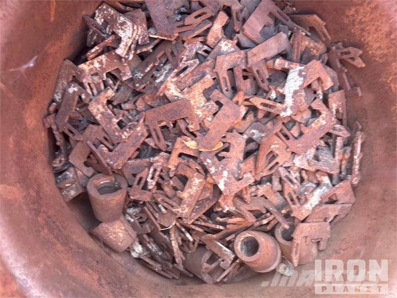Quantity of 20 Barrels of-Misc Hardware/Ellis Shor Vinssit, nostolaitteet ja materiaalinostimet
