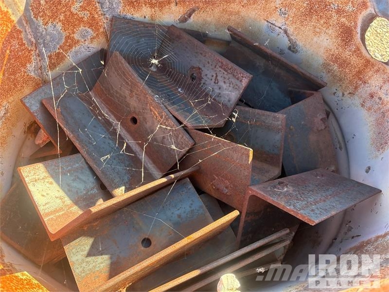 Quantity of 20 Barrels of-Misc Hardware/Ellis Shor Vinssit, nostolaitteet ja materiaalinostimet