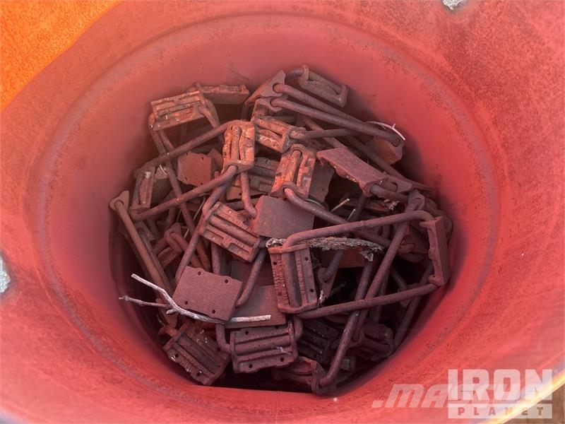 Quantity of 20 Barrels of-Misc Hardware/Ellis Shor Vinssit, nostolaitteet ja materiaalinostimet