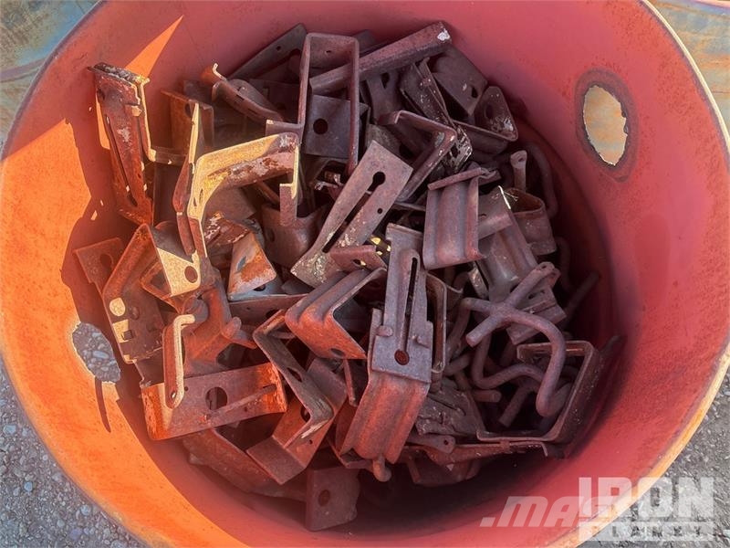 Quantity of 20 Barrels of-Misc Hardware/Ellis Shor Vinssit, nostolaitteet ja materiaalinostimet
