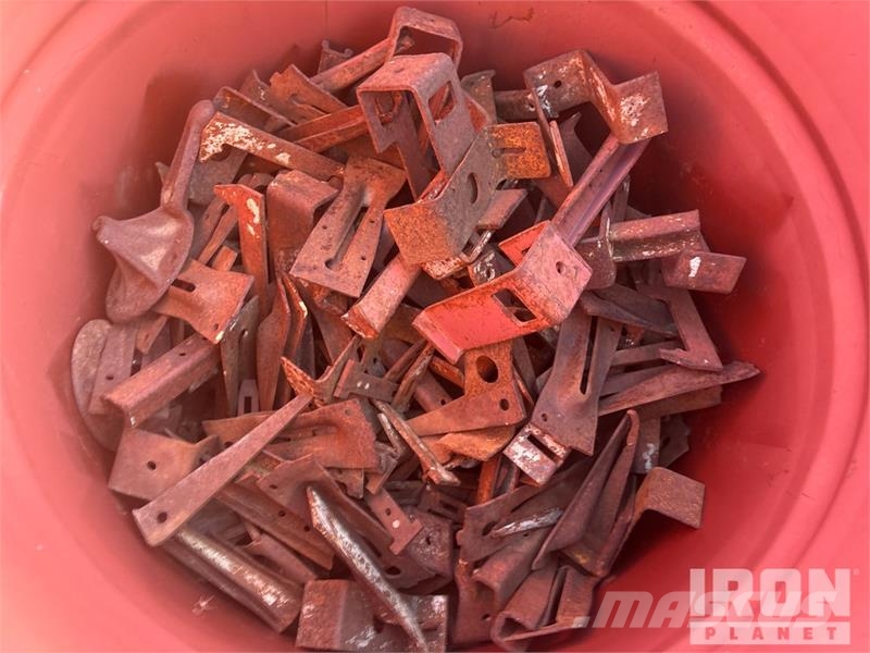 Quantity of 20 Barrels of-Misc Hardware/Ellis Shor Vinssit, nostolaitteet ja materiaalinostimet