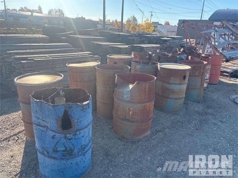 Quantity of 20 Barrels of-Misc Hardware/Ellis Shor Vinssit, nostolaitteet ja materiaalinostimet