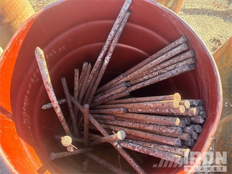 Quantity of 20 Barrels of-Misc Hardware/Ellis Shor Vinssit, nostolaitteet ja materiaalinostimet