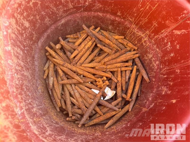 Quantity of 20 Barrels of-Misc Hardware/Ellis Shor Vinssit, nostolaitteet ja materiaalinostimet