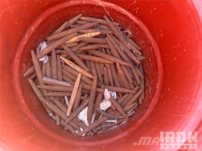 Quantity of 20 Barrels of-Misc Hardware/Ellis Shor Vinssit, nostolaitteet ja materiaalinostimet