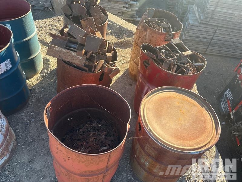 Quantity of 20 Barrels of-Misc Hardware/Ellis Shor Vinssit, nostolaitteet ja materiaalinostimet