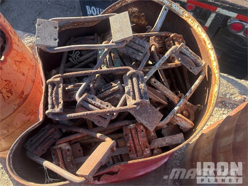 Quantity of 20 Barrels of-Misc Hardware/Ellis Shor Vinssit, nostolaitteet ja materiaalinostimet