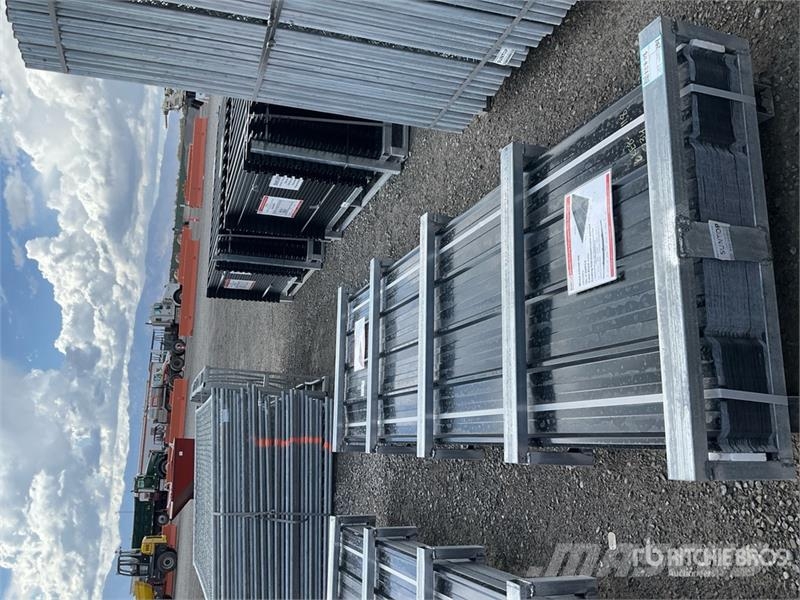 Quantity of (200) SUNTOP S3048B-200 Corrugated PP Montacargas y elevadores de material
