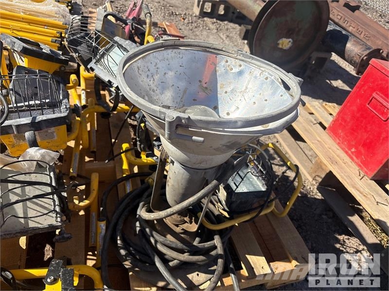 Quantity of (21) Work lights and stands Work Light 建設機械 - その他