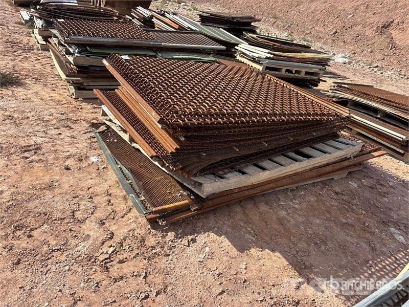 Quantity of (24) Pallets of Screen Cloth قطع غيار المخلفات / إعادة التدوير والمحاجر