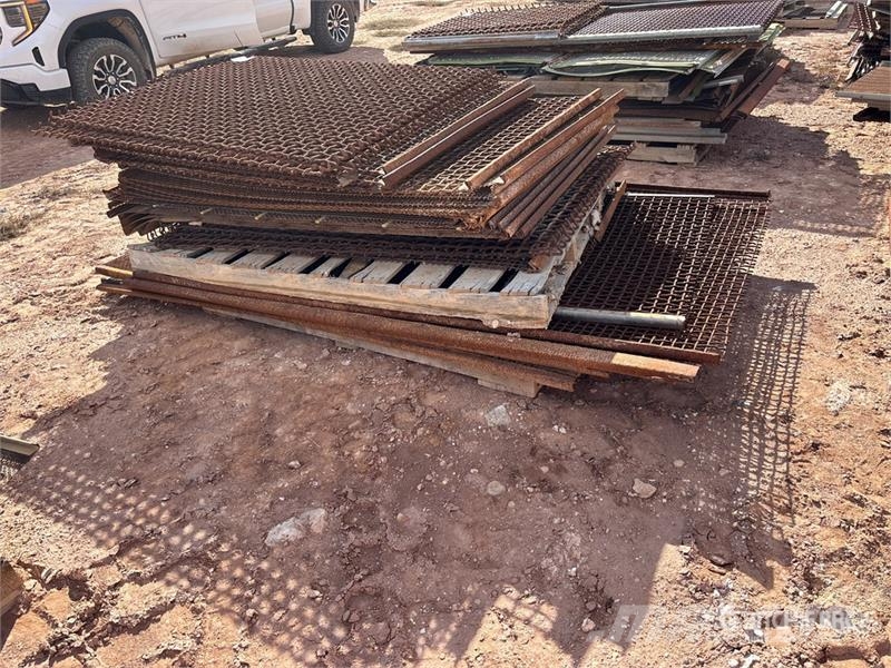 Quantity of (24) Pallets of Screen Cloth قطع غيار المخلفات / إعادة التدوير والمحاجر