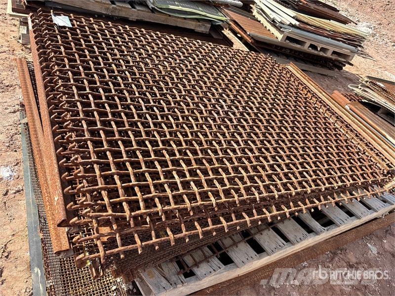 Quantity of (24) Pallets of Screen Cloth قطع غيار المخلفات / إعادة التدوير والمحاجر