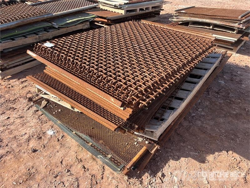 Quantity of (24) Pallets of Screen Cloth قطع غيار المخلفات / إعادة التدوير والمحاجر