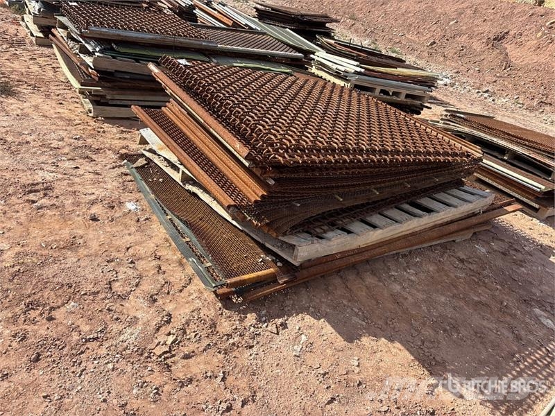Quantity of (24) Pallets of Screen Cloth قطع غيار المخلفات / إعادة التدوير والمحاجر