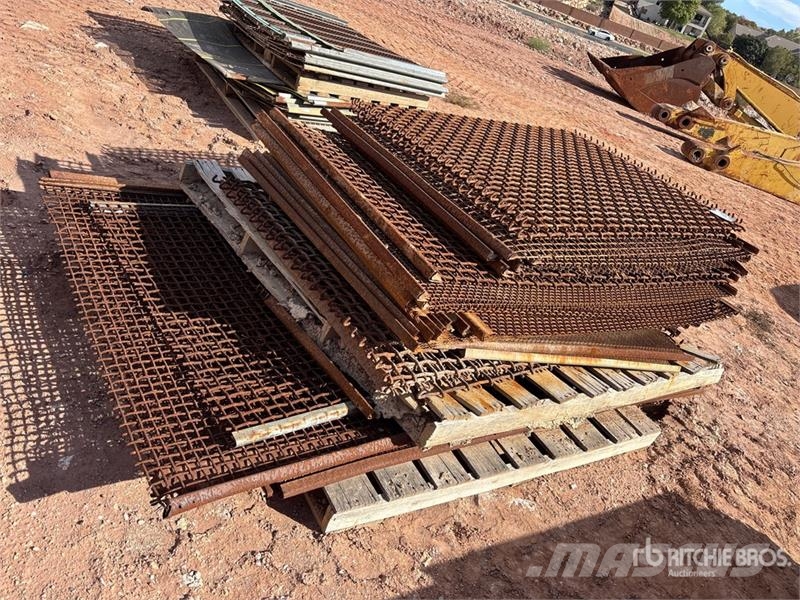 Quantity of (24) Pallets of Screen Cloth قطع غيار المخلفات / إعادة التدوير والمحاجر