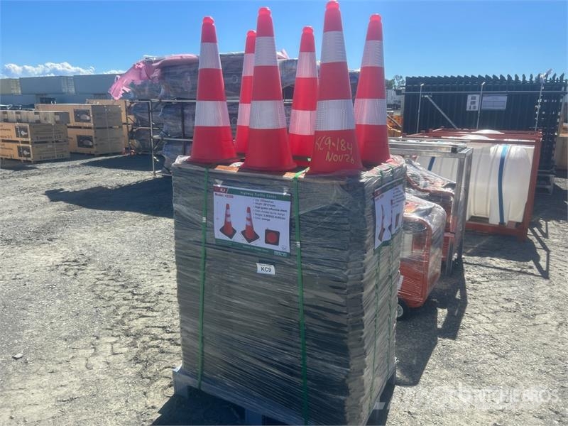 Quantity of (250) KJ K2250 28 in Traffic Cones (U Ukladače potrubia