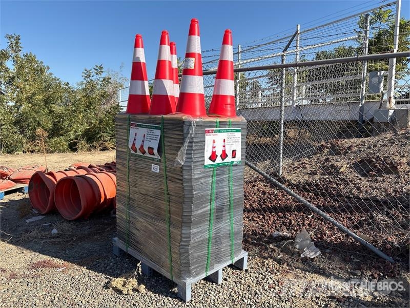 Quantity of (250)  KJ K2250 28 in Traffic Cones (U رافعات مد أنابيب