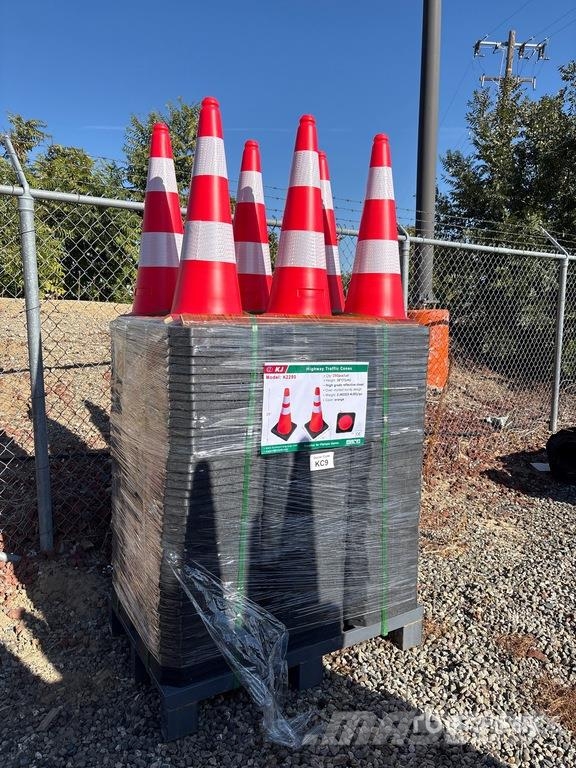 Quantity of (250) KJ K2250 28 in Traffic Cones (U Ukladače potrubia