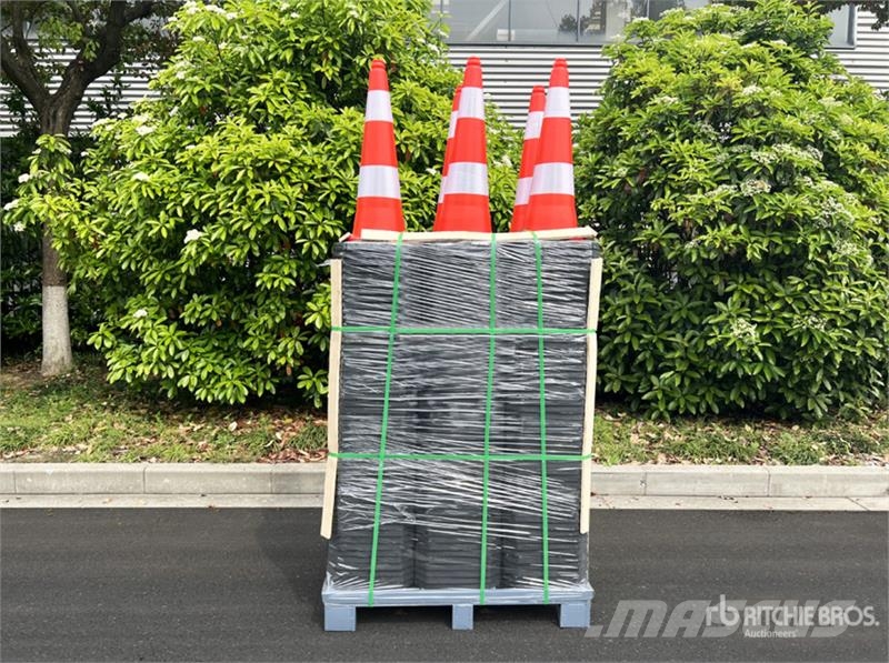 Quantity of (250) KJ K2250 28 in Traffic Cones (U Buldožerji za polaganje cevi