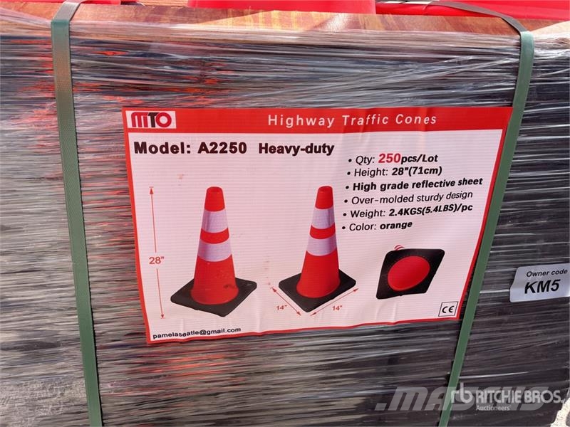 Quantity of (250) MTO A2250 Traffic Cones (Unused Buldožerji za polaganje cevi