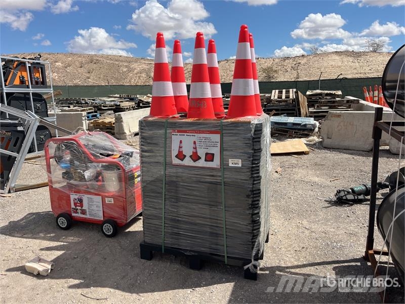 Quantity of (250) MTO A2250 Traffic Cones (Unused Buldožerji za polaganje cevi