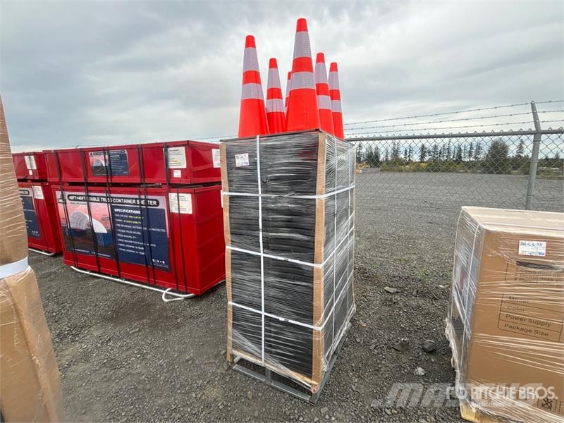 Quantity of (250) SELA TSC28 28 in Traffic Cones Csőfektető dózerek