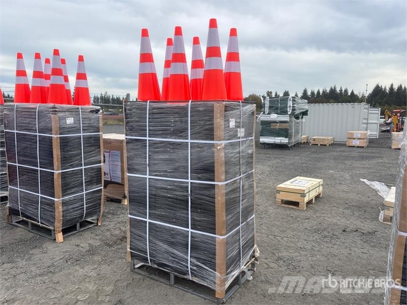  Quantity of (250)  SELA TSC28 28 in Traffic Cones  Csőfektető dózerek