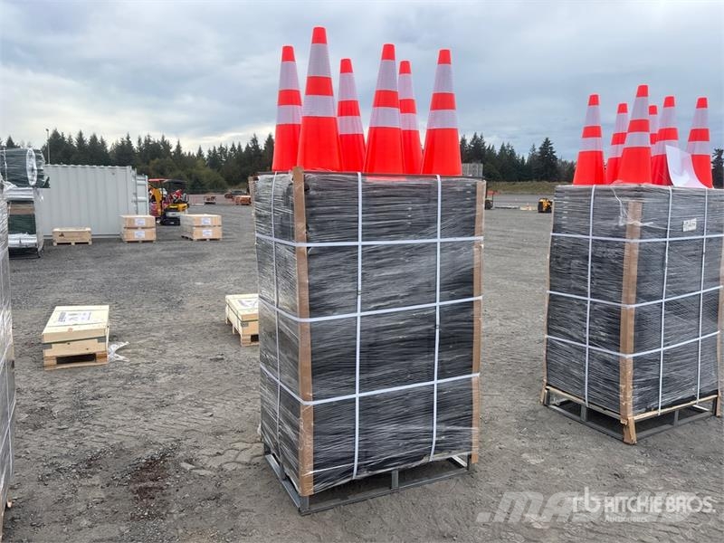  Quantity of (250)  SELA TSC28 28 in Traffic Cones  Csőfektető dózerek