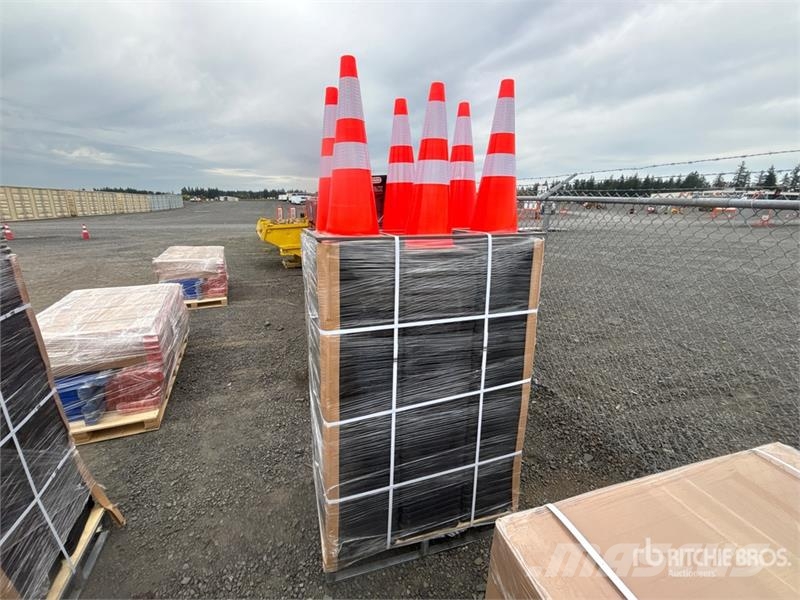 Quantity of (250) SELA TSC28 28 in Traffic Cones Csőfektető dózerek