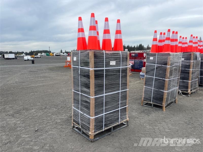 Quantity of (250) SELA TSC28 28 in Traffic Cones Cauruļvadu buldozeri