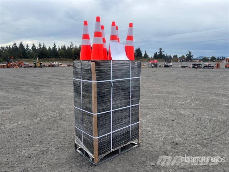 Quantity of (250) SELA TSC28 28 in Traffic Cones Cauruļvadu buldozeri