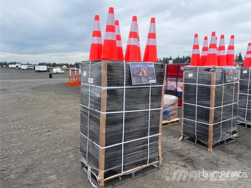  Quantity of (250)  SELA TSC28 28 in Traffic Cones  Csőfektető dózerek