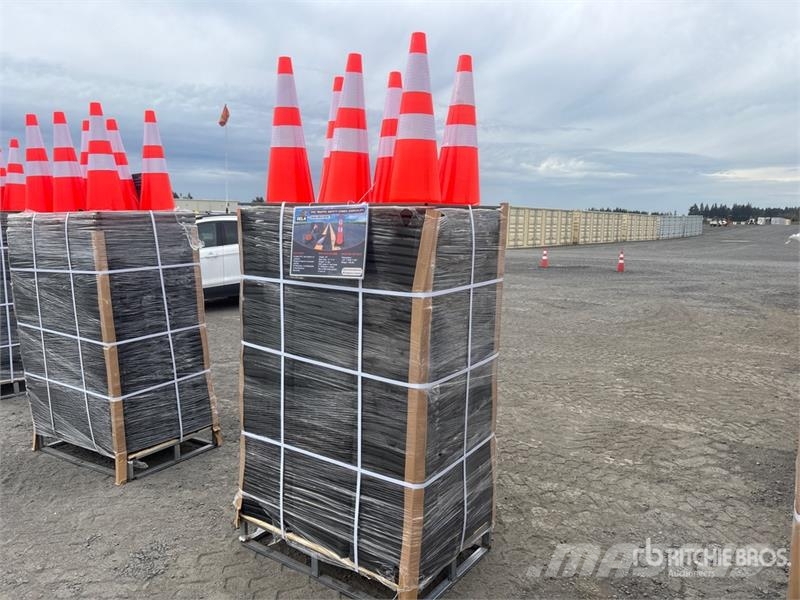  Quantity of (250)  SELA TSC28 28 in Traffic Cones  Csőfektető dózerek