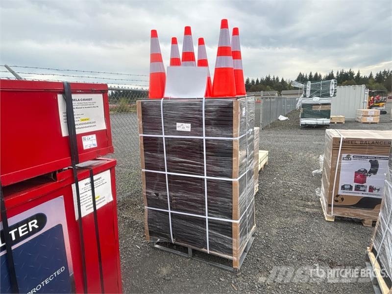 Quantity of (250) SELA TSC28 28 in Traffic Cones Csőfektető dózerek