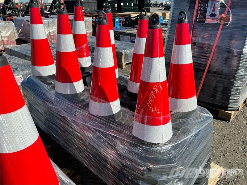  Quantity of (250)  TSC 28 in Traffic Cones (Unused Grúa tiendetubos