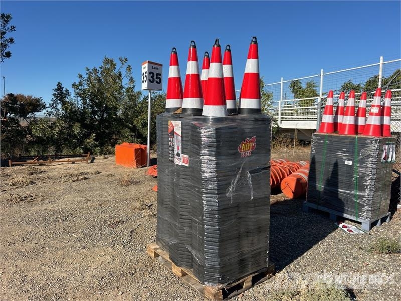 Quantity of (250) TSC Traffic Cones (Unused) Poseur de canalisation