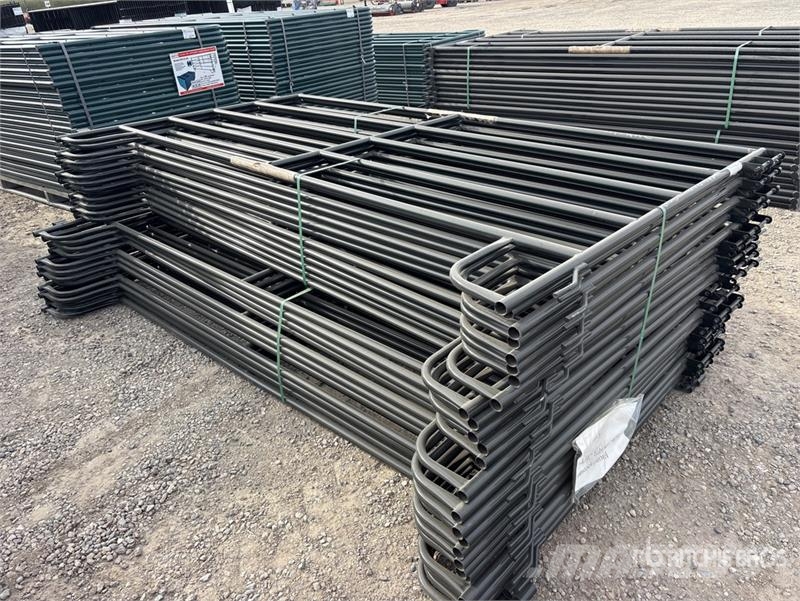  Quantity of (26) 9 ft 6 in Livestock Panel (Unused Livdyr annet utstyr