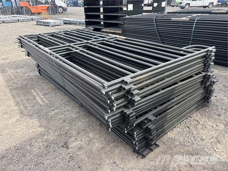  Quantity of (26) 9 ft 6 in Livestock Panel (Unused Livdyr annet utstyr
